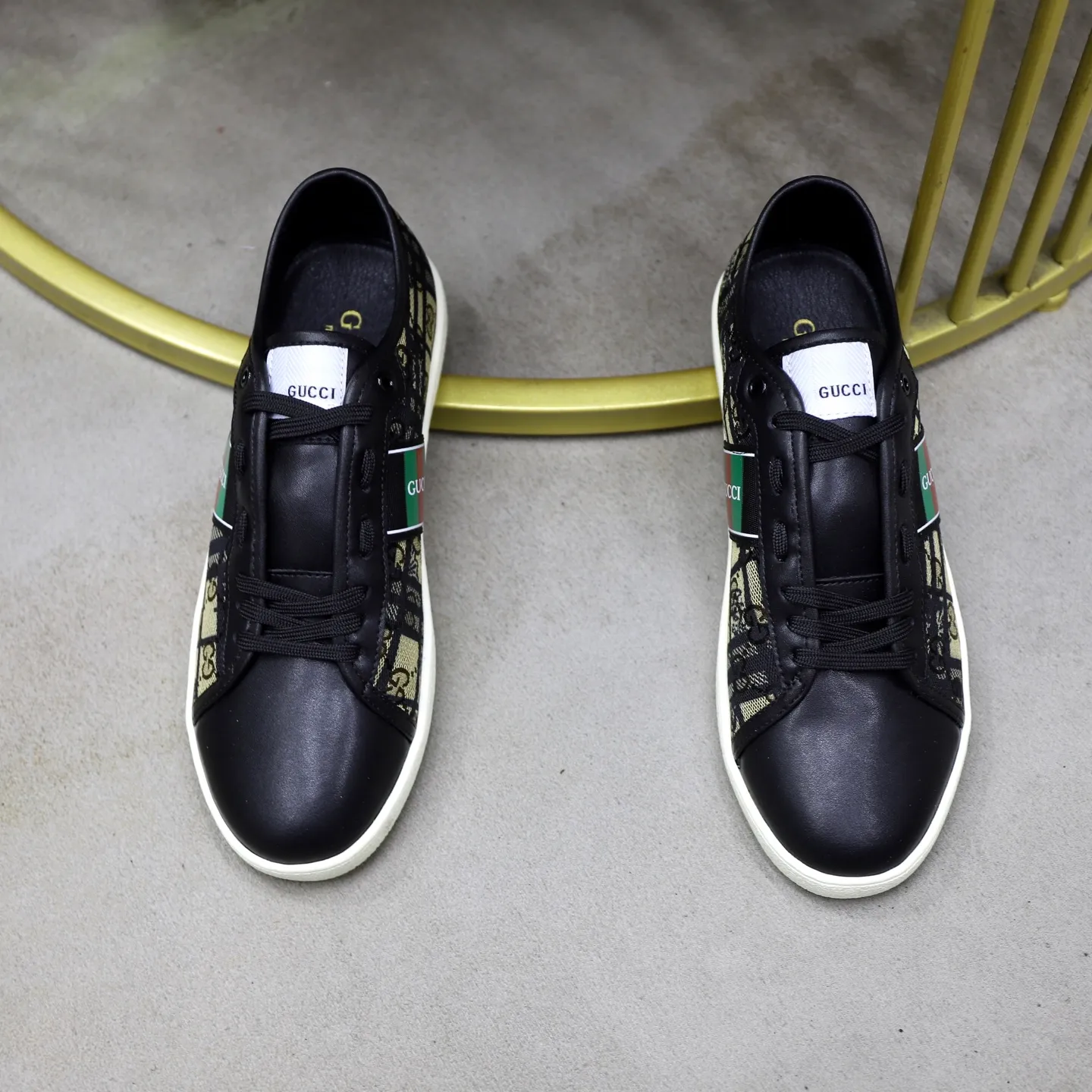 Ex-factory price: 400💰🙅‍♂️🙅‍♂️🙅‍♂️ Brand: GUCCI Standard code: 38-44 (45 customized) Grade: Same as the official website Material: Original material splicing Comfortable and breathable lining Lightweight and wear-resistant sports outsole Style category: Men's fashionable casual shoes Running sneakers Distinguished luxury brand elements Top luxury Color: actual picture color